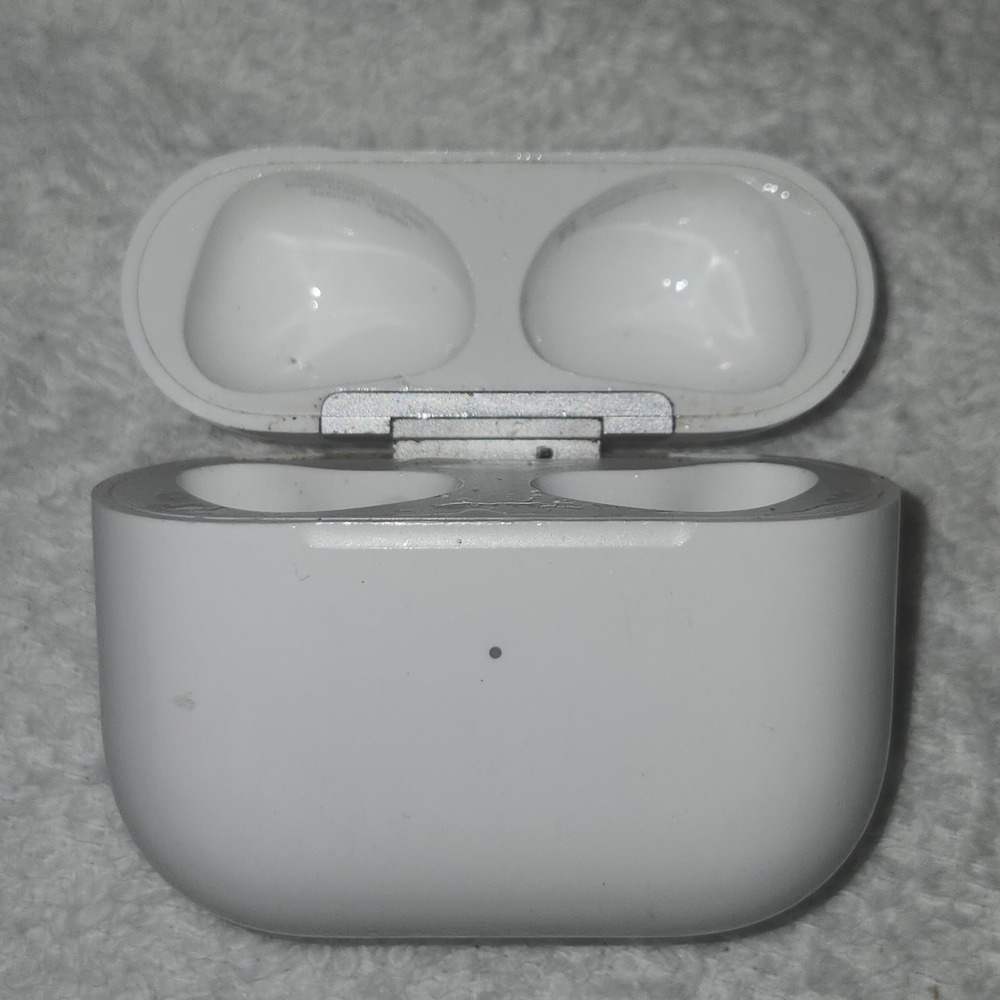 Apple AirPods 3rd Gen MagSafe Charging Case Only White A2566 Replacement